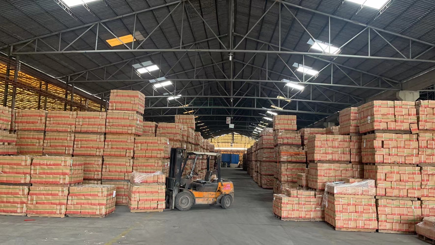 �Ų���ժҪ2023��8��